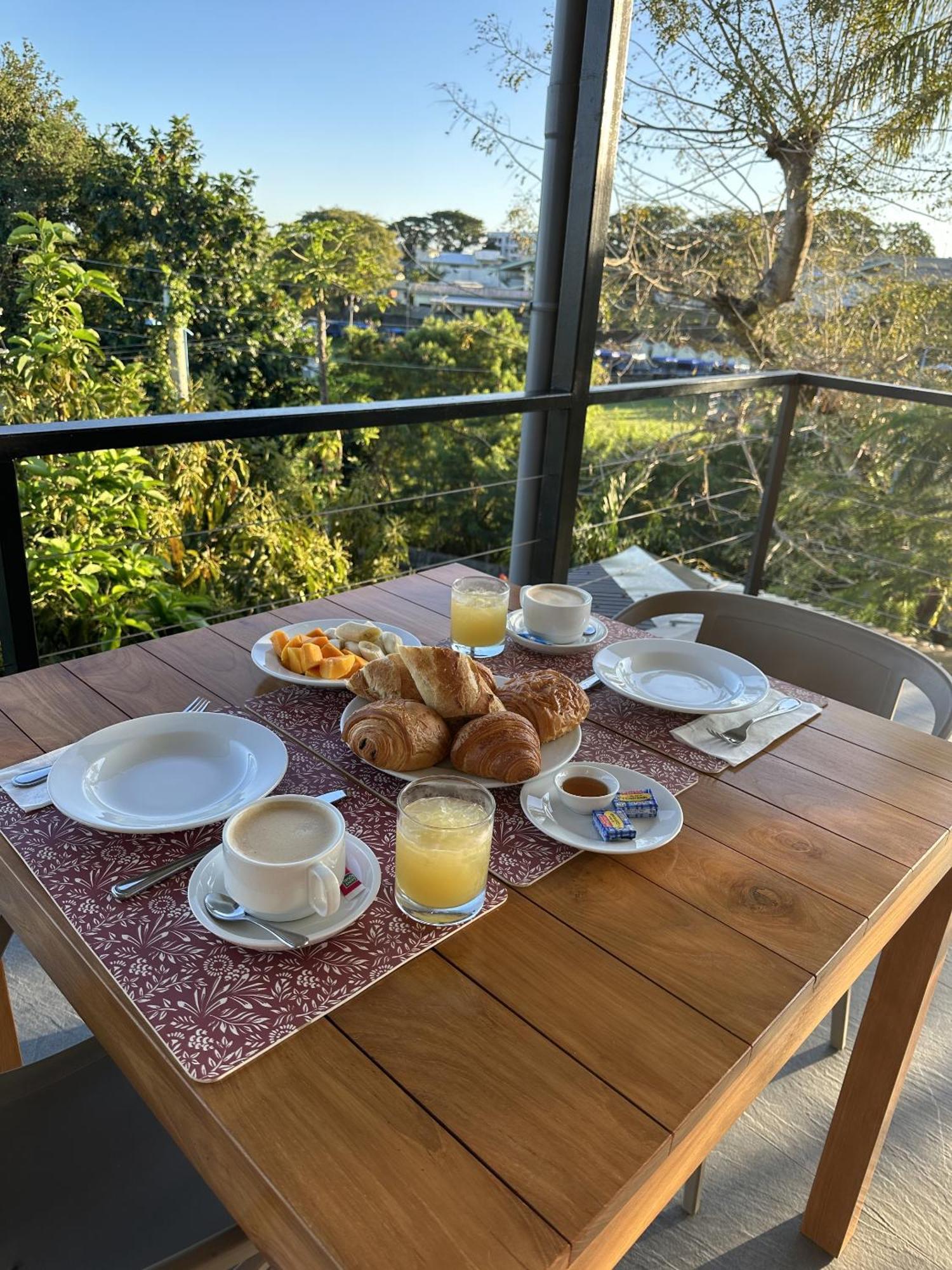 Ononui Lodge Airport, Ocean-View, Private Bathroom And Balcony, Free Wifi And Parking, On-Site Car Rental Faaa Exterior foto